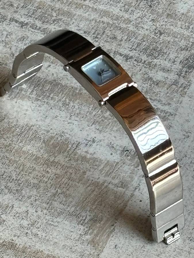 ELEGANT LADIES STAINLESS STEEL WATCH IN EXCELLENT WORKING CONDITION