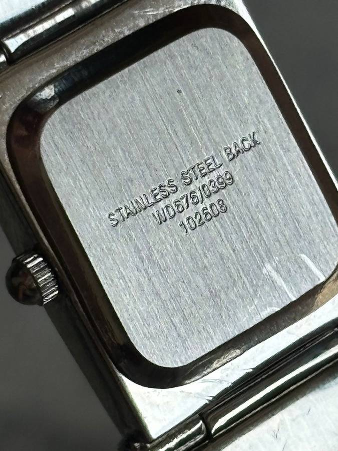 ELEGANT LADIES STAINLESS STEEL WATCH IN EXCELLENT WORKING CONDITION
