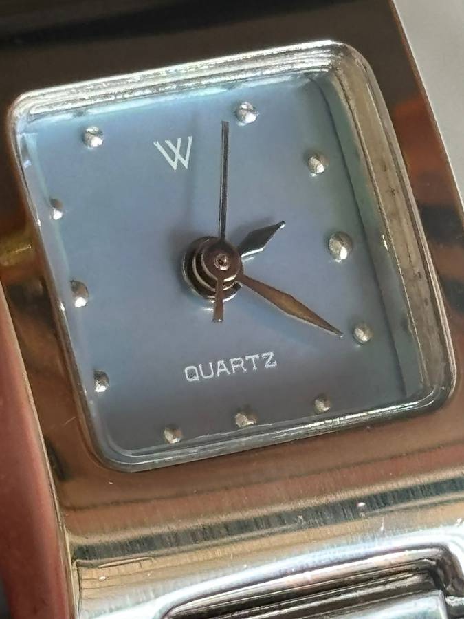 ELEGANT LADIES STAINLESS STEEL WATCH IN EXCELLENT WORKING CONDITION