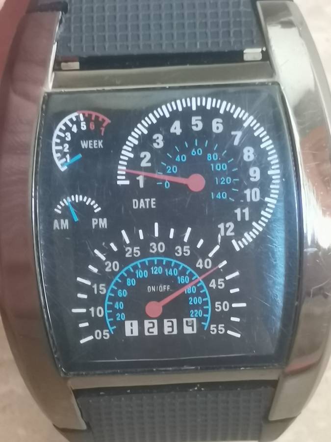 MENS LED WATCH IN GOOD WORKING CONDITION