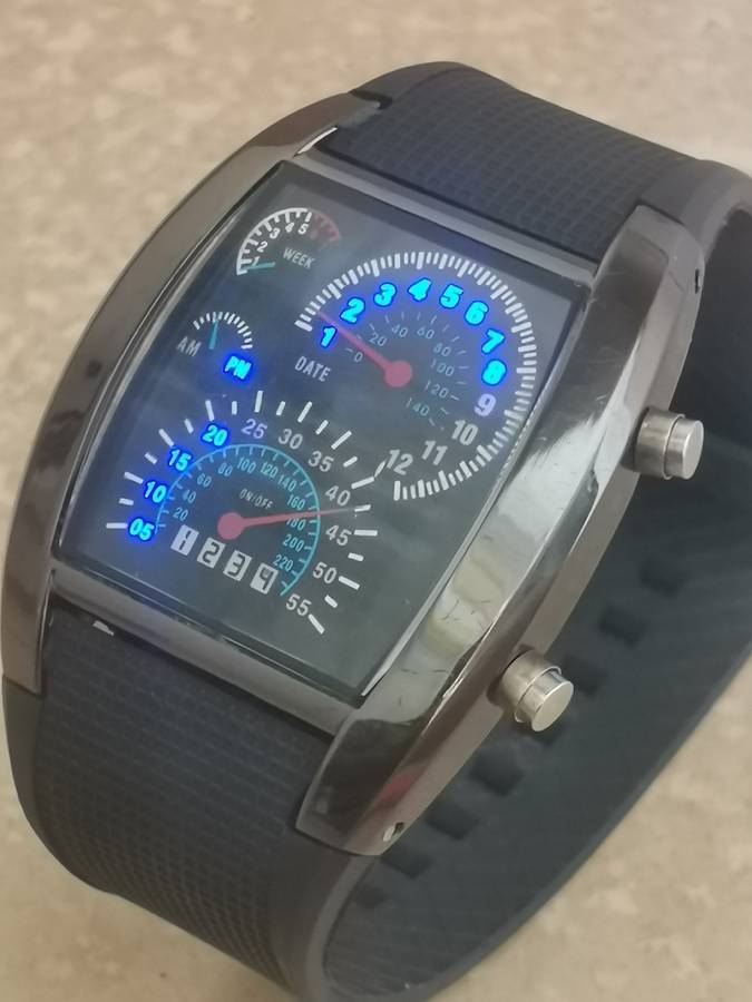 MENS LED WATCH IN GOOD WORKING CONDITION
