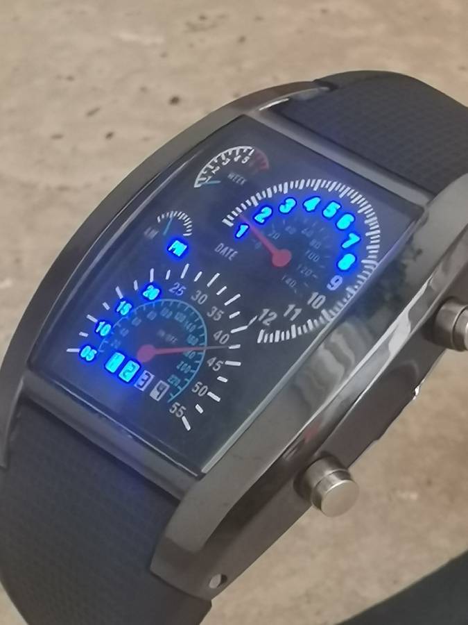 MENS LED WATCH IN GOOD WORKING CONDITION