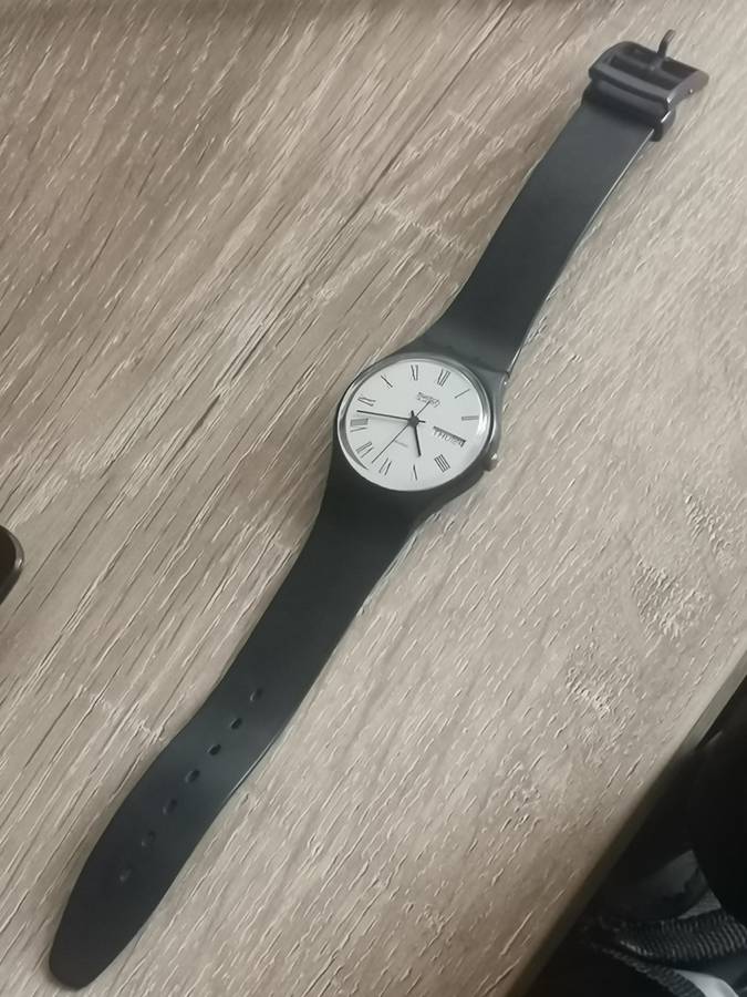 STUNNING SWATCH SWISS QUARTZ MENS WATCH WITH DAY/DATE FUNCTION IN EXCELLENT WORKING CONDITION