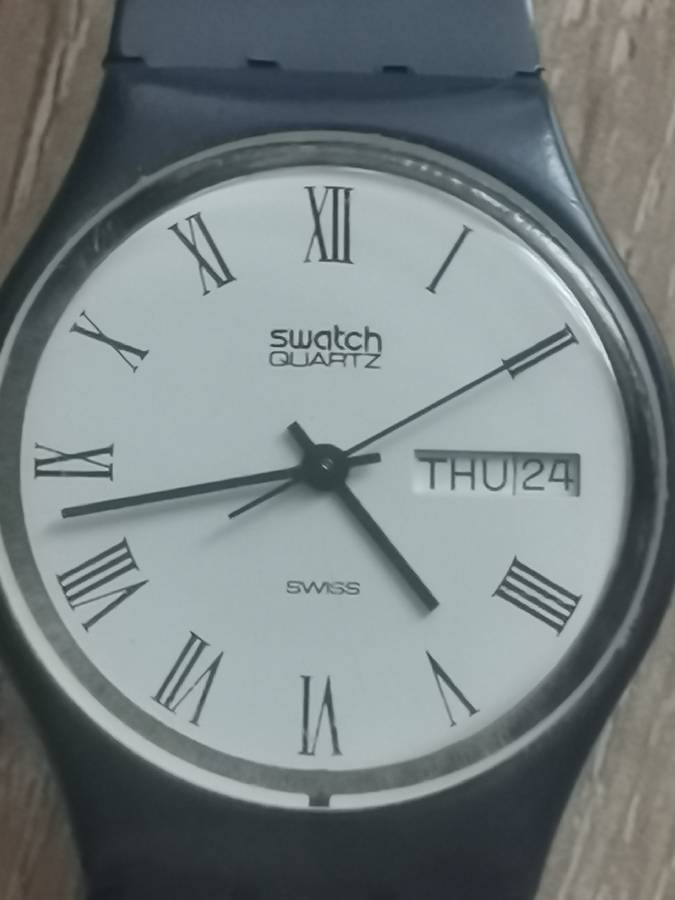 STUNNING SWATCH SWISS QUARTZ MENS WATCH WITH DAY/DATE FUNCTION IN EXCELLENT WORKING CONDITION