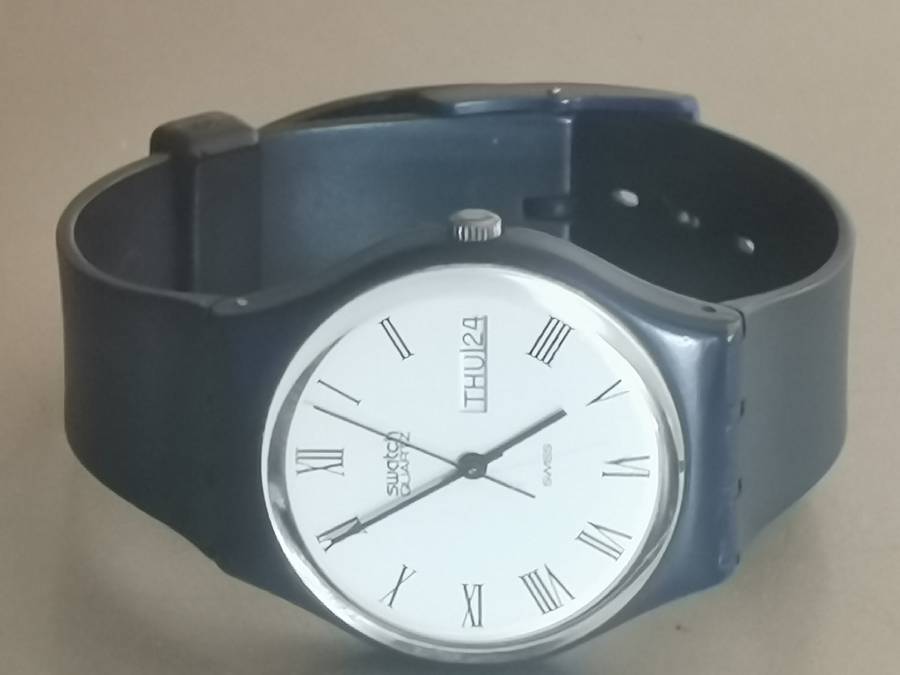 STUNNING SWATCH SWISS QUARTZ MENS WATCH WITH DAY/DATE FUNCTION IN EXCELLENT WORKING CONDITION