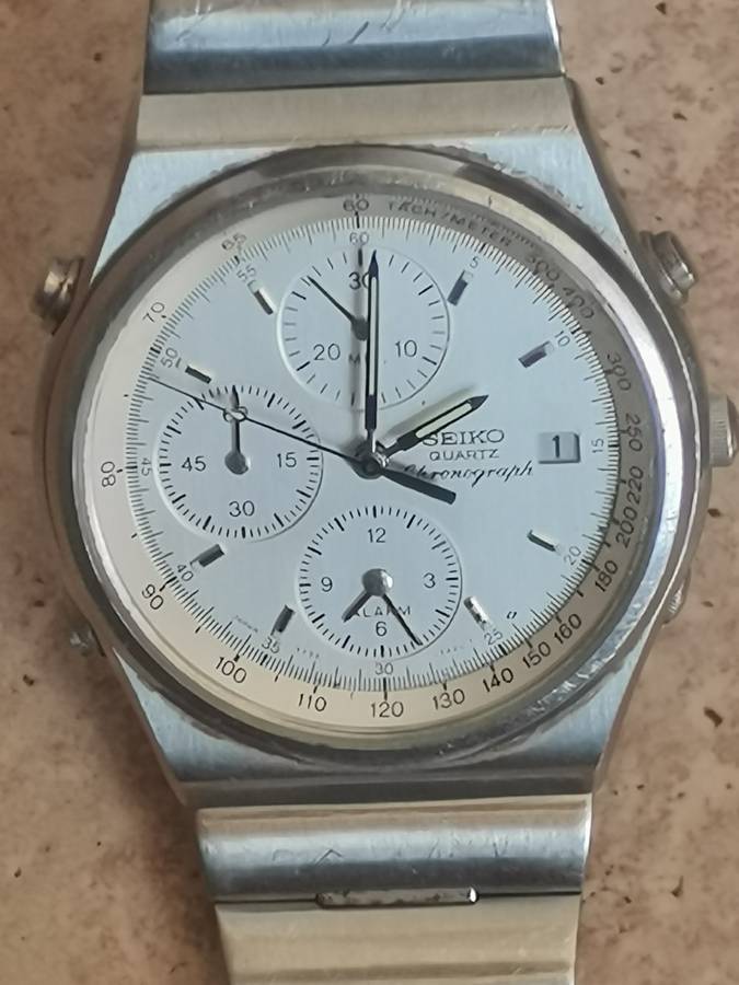 MENS SEIKO QUARTZ CHRONOGRAPH WATCH IN EXCELLENT WORKING CONDITION