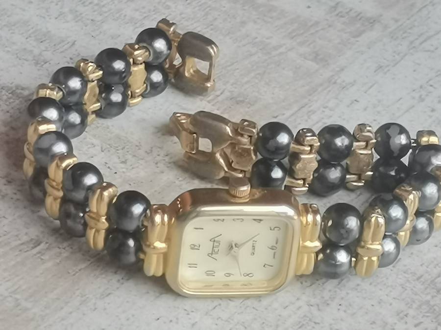 $$$BLACK FRIDAY$$$ STUNNING LADIES ACTUA WATCH IN EXCELLENT WORKING CONDITION