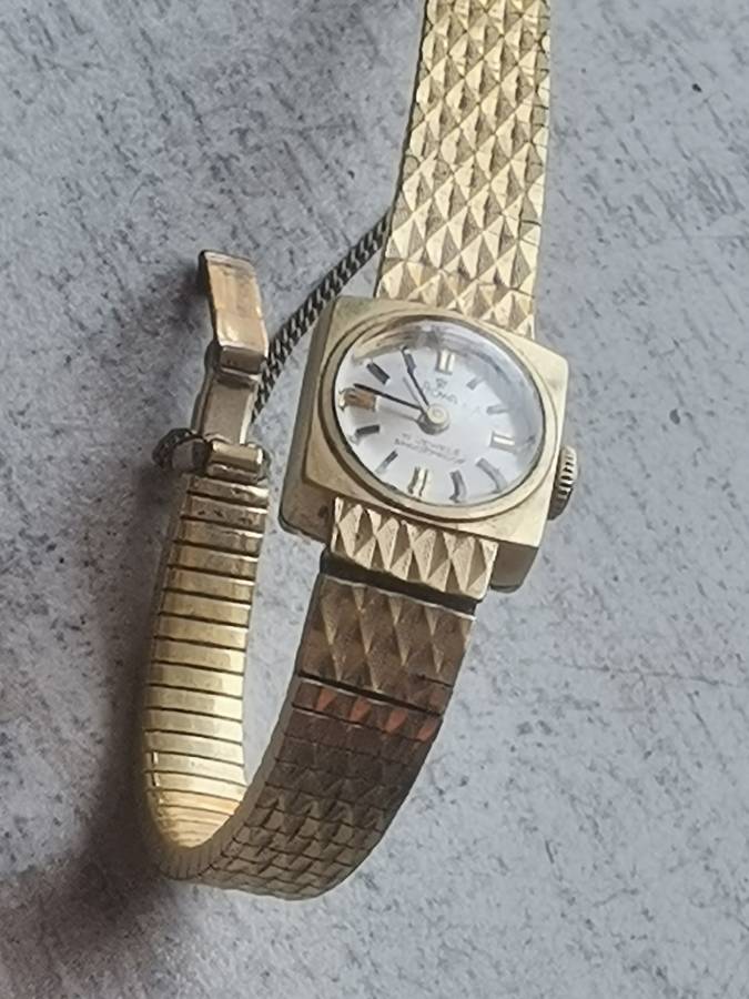 VINTAGE LADIES STOWA 17 JEWELS GOLD WATCH IN EXCELLENT WORKING CONDITION