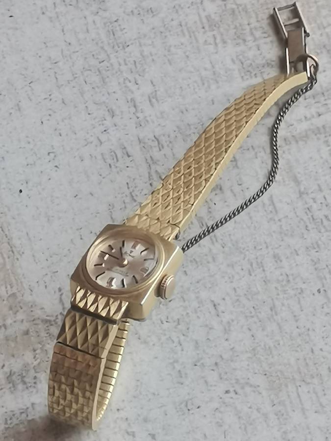 VINTAGE LADIES STOWA 17 JEWELS GOLD WATCH IN EXCELLENT WORKING CONDITION