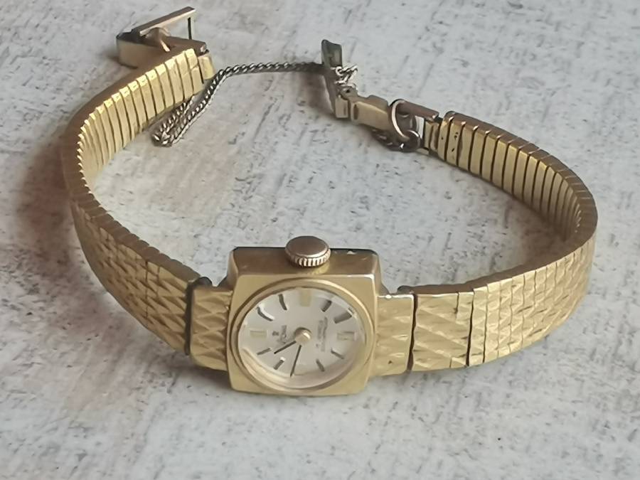 VINTAGE LADIES STOWA 17 JEWELS GOLD WATCH IN EXCELLENT WORKING CONDITION