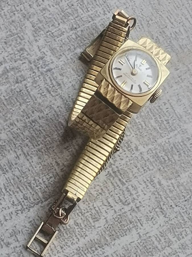 VINTAGE LADIES STOWA 17 JEWELS GOLD WATCH IN EXCELLENT WORKING CONDITION