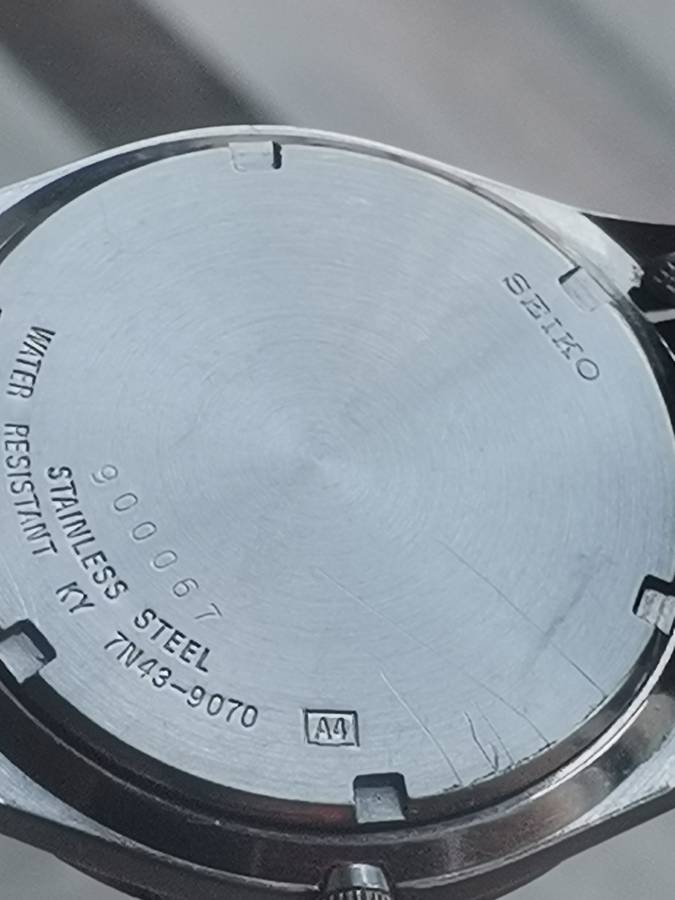 MENS WATCH IN EXCELLENT WORKING CONDITION - PLEASE READ DESCRIPTION