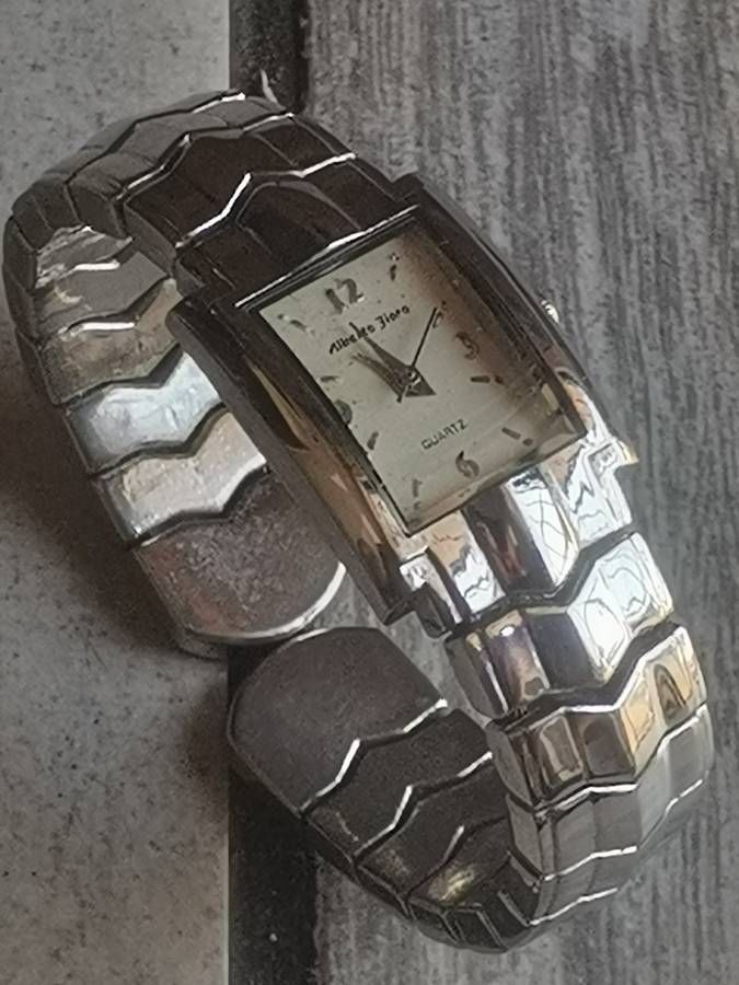 STUNNING ELEGANT LADIES ALBERTO FIORO BANGLE WATCH IN EXCELLENT WORKING CONDITION