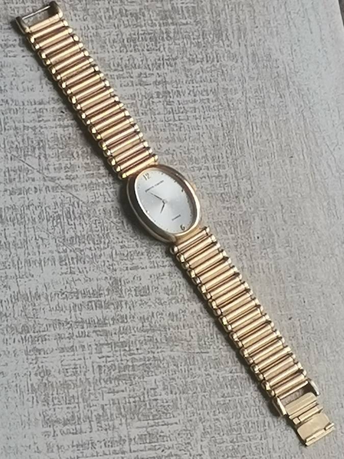 LADIES STUNNING AND ELEGANT PIERRE CARDIN GOLD SWISS WATCH IN EXCELLENT WORKING CONDITION