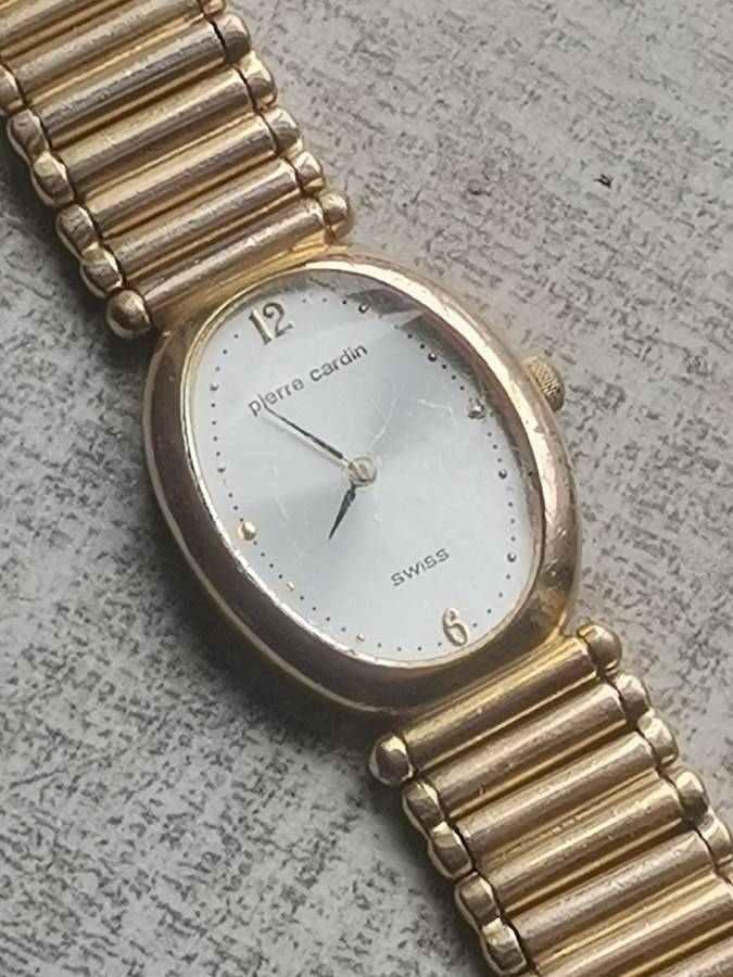 LADIES STUNNING AND ELEGANT PIERRE CARDIN GOLD SWISS WATCH IN EXCELLENT WORKING CONDITION