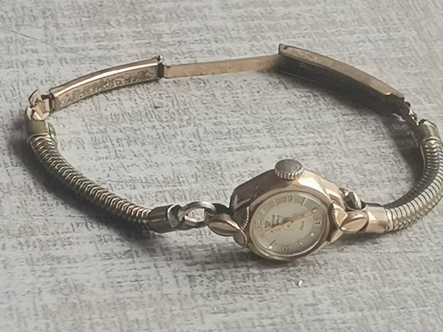 VINTAGE LADIES TRADITION REUSSER 17 JEWELS 20 MICRON GOLD WATCH IN EXCELLENT WORKING CONDITION