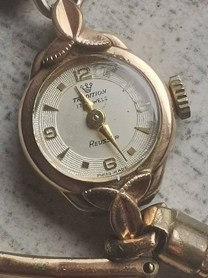 VINTAGE LADIES TRADITION REUSSER 17 JEWELS 20 MICRON GOLD WATCH IN EXCELLENT WORKING CONDITION