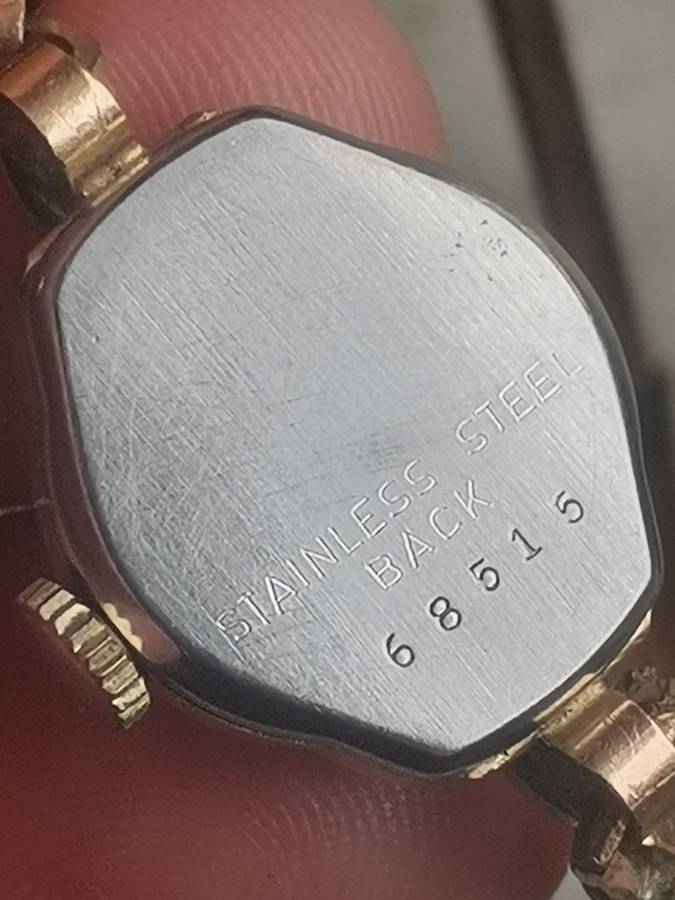 VINTAGE LADIES TRADITION REUSSER 17 JEWELS 20 MICRON GOLD WATCH IN EXCELLENT WORKING CONDITION