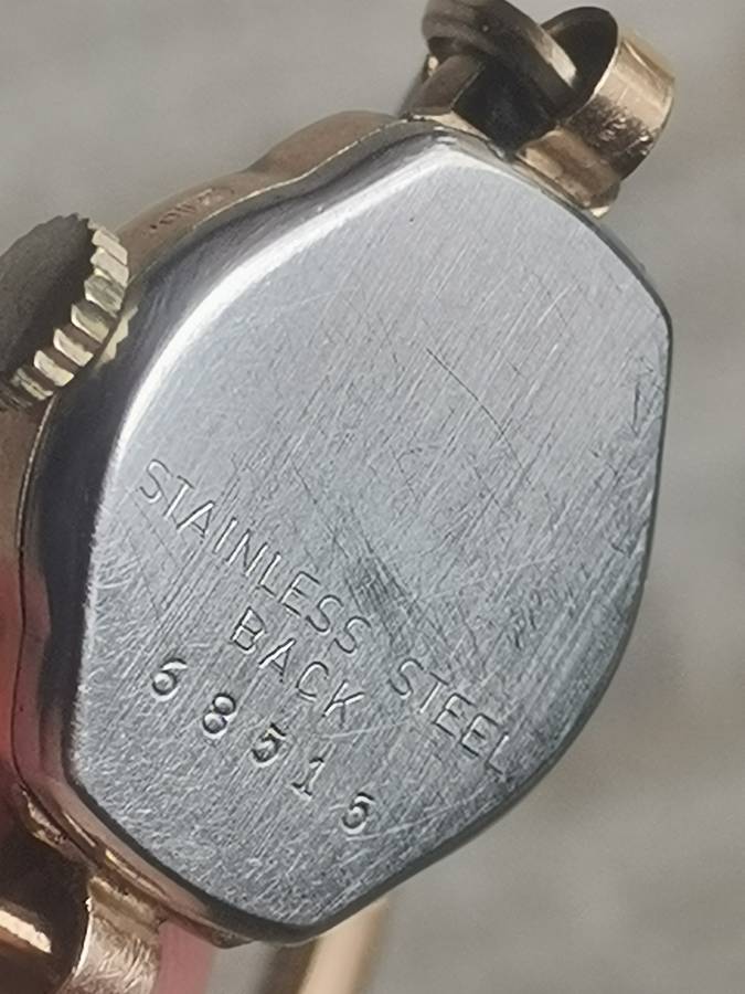 VINTAGE LADIES TRADITION REUSSER 17 JEWELS 20 MICRON GOLD WATCH IN EXCELLENT WORKING CONDITION