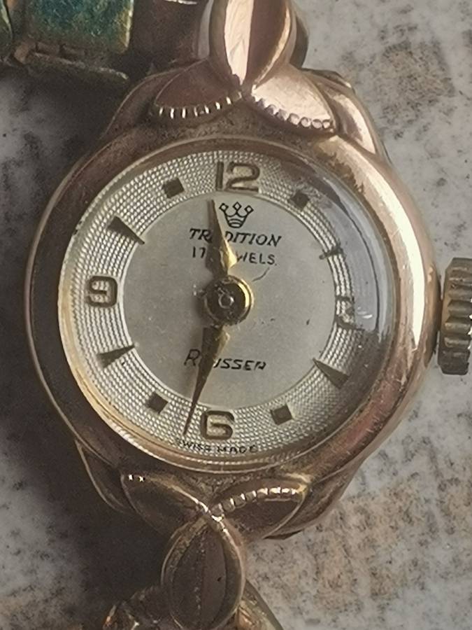 VINTAGE LADIES TRADITION REUSSER 17 JEWELS 20 MICRON GOLD WATCH IN EXCELLENT WORKING CONDITION