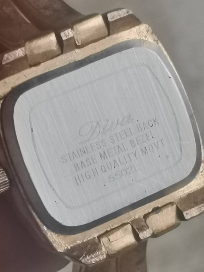 LADIES GOLD PLATED DIVA WATCH IN EXCELLENT WORKING CONDITION