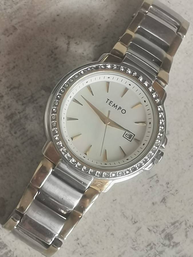 STUNNING AND ELEGANT LADIES GUESS AND TEMPO MOTHER OF PEARL WATCHES IN EXCELLENT WORKING CONDITION