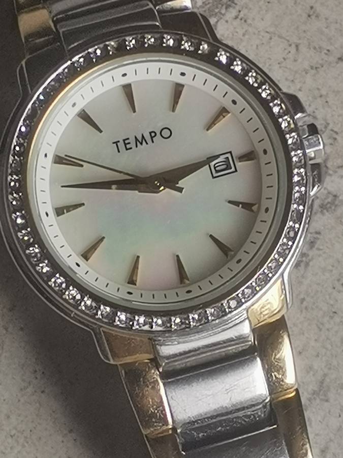 STUNNING AND ELEGANT LADIES GUESS AND TEMPO MOTHER OF PEARL WATCHES IN EXCELLENT WORKING CONDITION