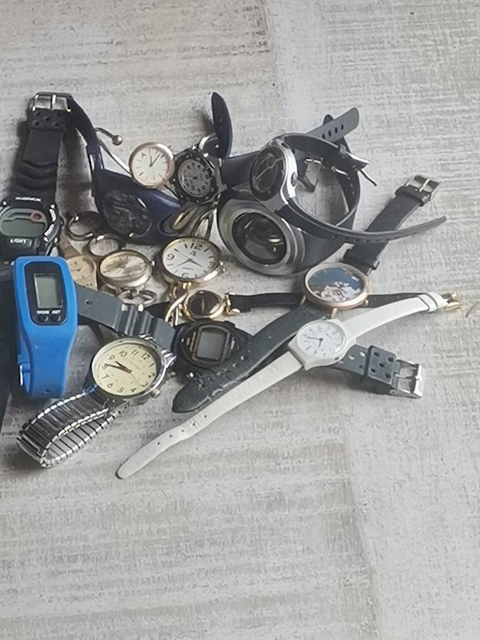 BULK LOT OF WATCHES FOR SPARES OR REPAIRS - ALL UNTESTED