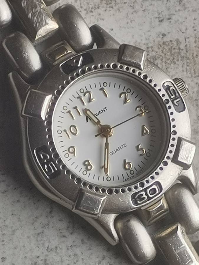 STUNNING AVANT STAINLESS STEEL LADIES WATCH WITH ROTATING BEZEL IN EXCELLENT WORKING CONDITION