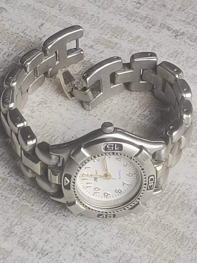 STUNNING AVANT STAINLESS STEEL LADIES WATCH WITH ROTATING BEZEL IN EXCELLENT WORKING CONDITION