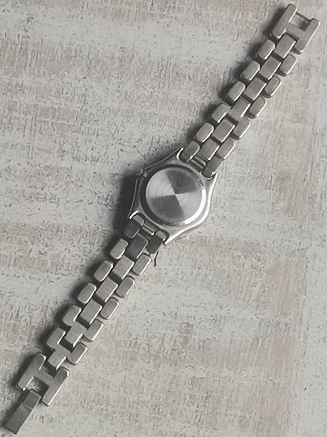 STUNNING AVANT STAINLESS STEEL LADIES WATCH WITH ROTATING BEZEL IN EXCELLENT WORKING CONDITION