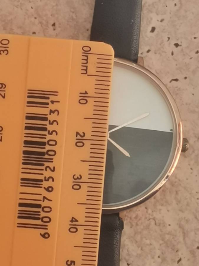 LADIES ELEGANT HUGE DIAL FASHION WATCH IN EXCELLENT WORKING CONDITION