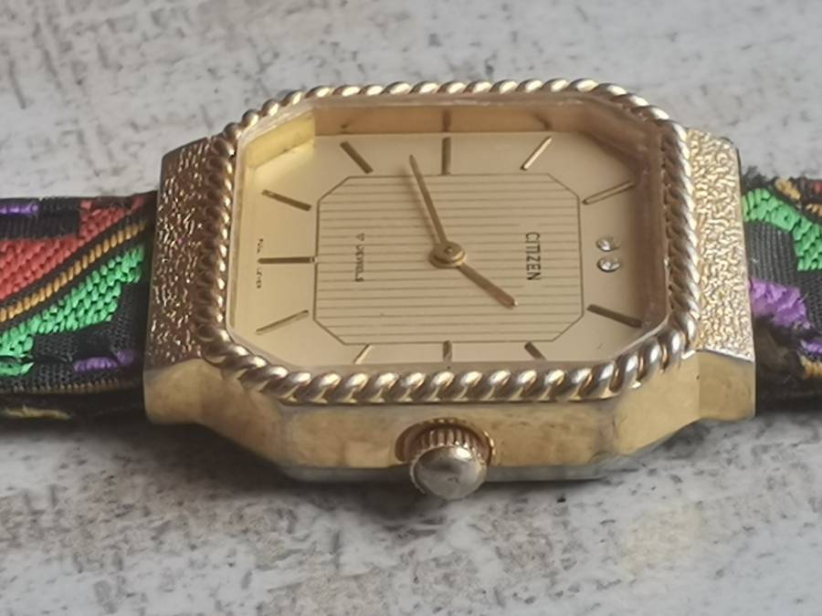 LADIES CITIZEN 17 JEWELS GOLD WATCH