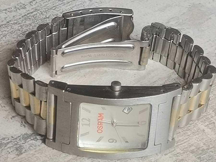 MENS STAINLESS STEEL WATCH IN EXCELLENT WORKING CONDITION