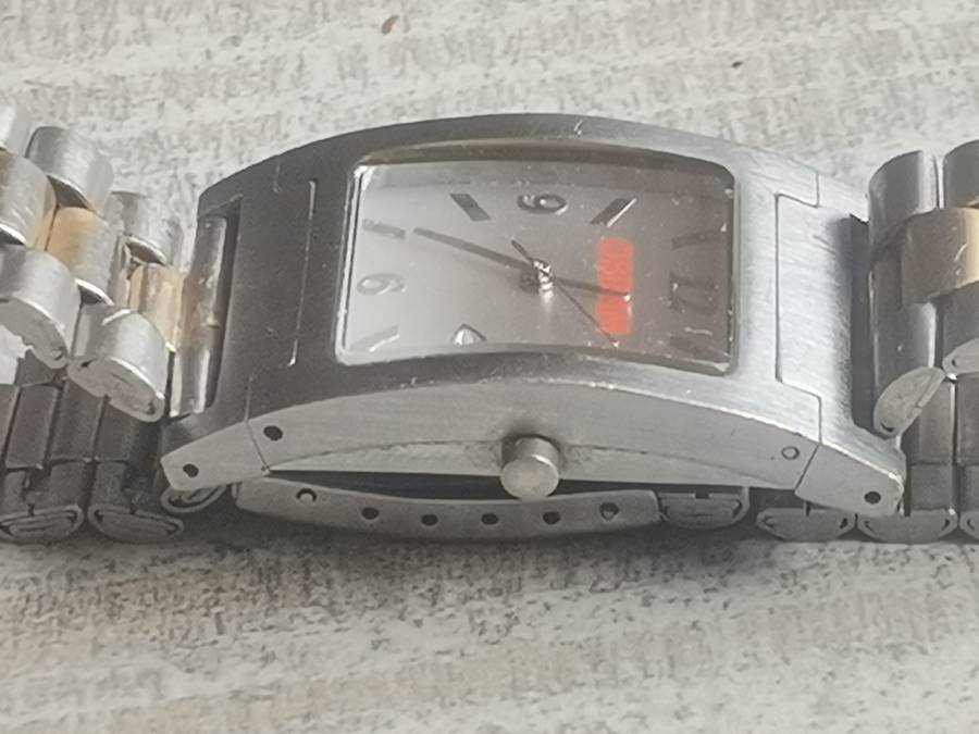 MENS STAINLESS STEEL WATCH IN EXCELLENT WORKING CONDITION