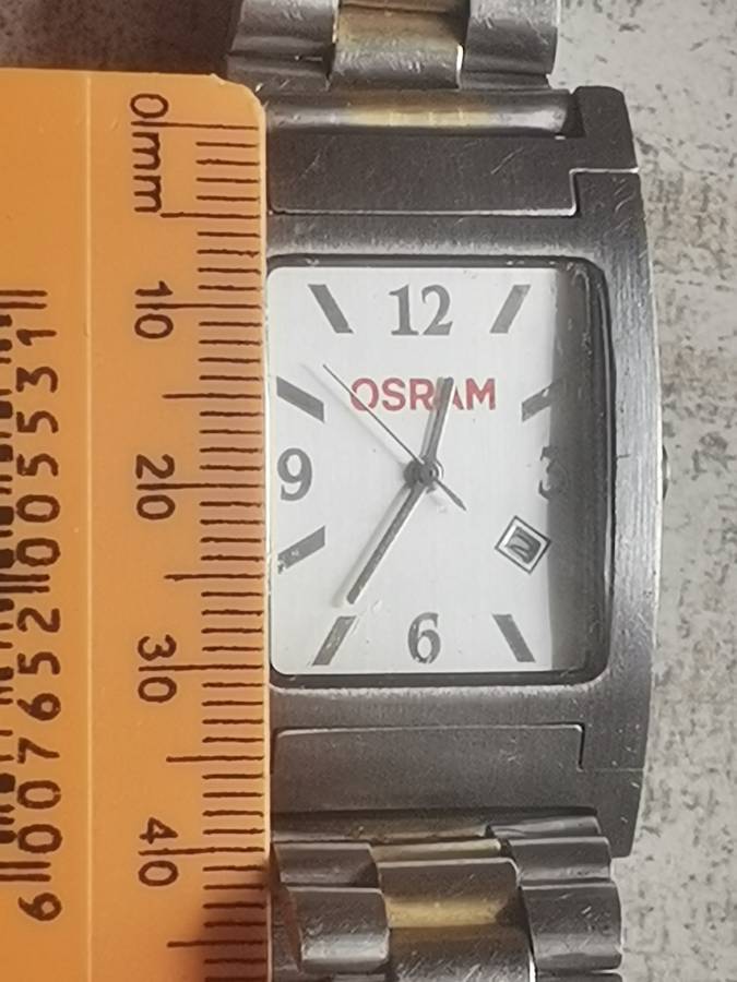 MENS STAINLESS STEEL WATCH IN EXCELLENT WORKING CONDITION