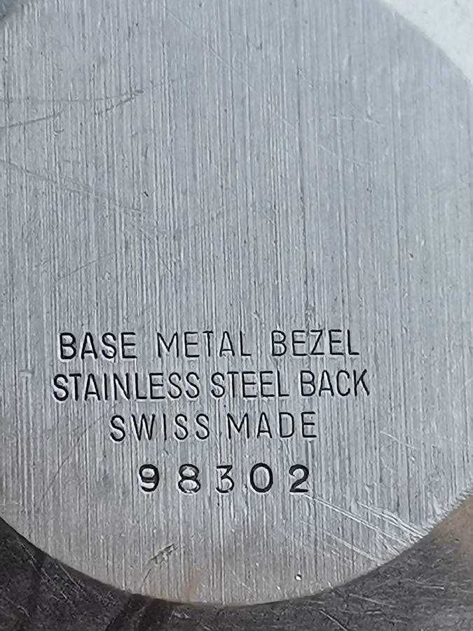 VINTAGE MENS GOLD LANCO GENEVE SWISS MADE QUARTZ WATCH - UNTESTED SELLING AS IS