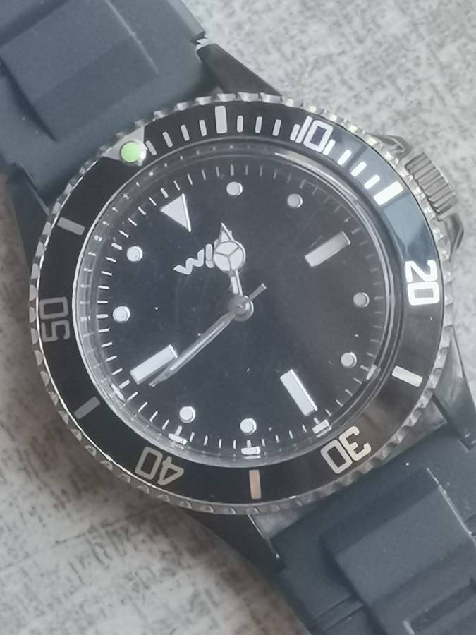 MENS WIN WATCH WITH ROTATING BEZEL IN EXCELLENT WORKING CONDITION