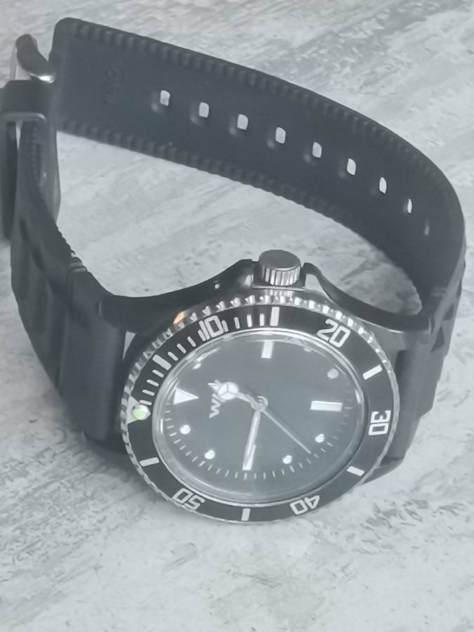 MENS WIN WATCH WITH ROTATING BEZEL IN EXCELLENT WORKING CONDITION