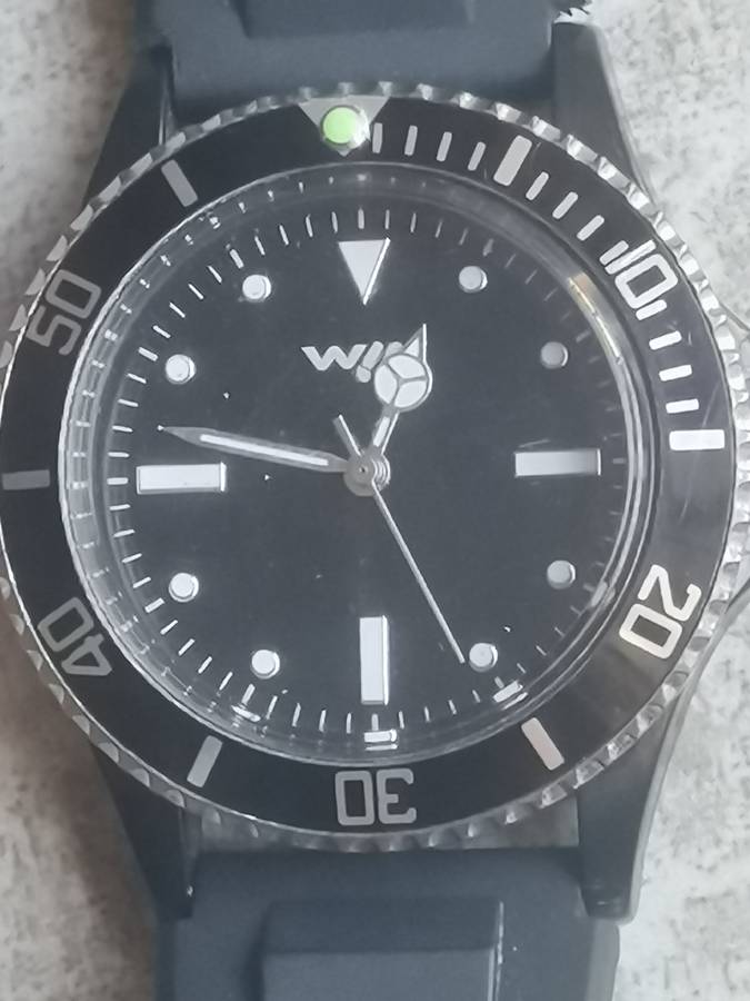 MENS WIN WATCH WITH ROTATING BEZEL IN EXCELLENT WORKING CONDITION
