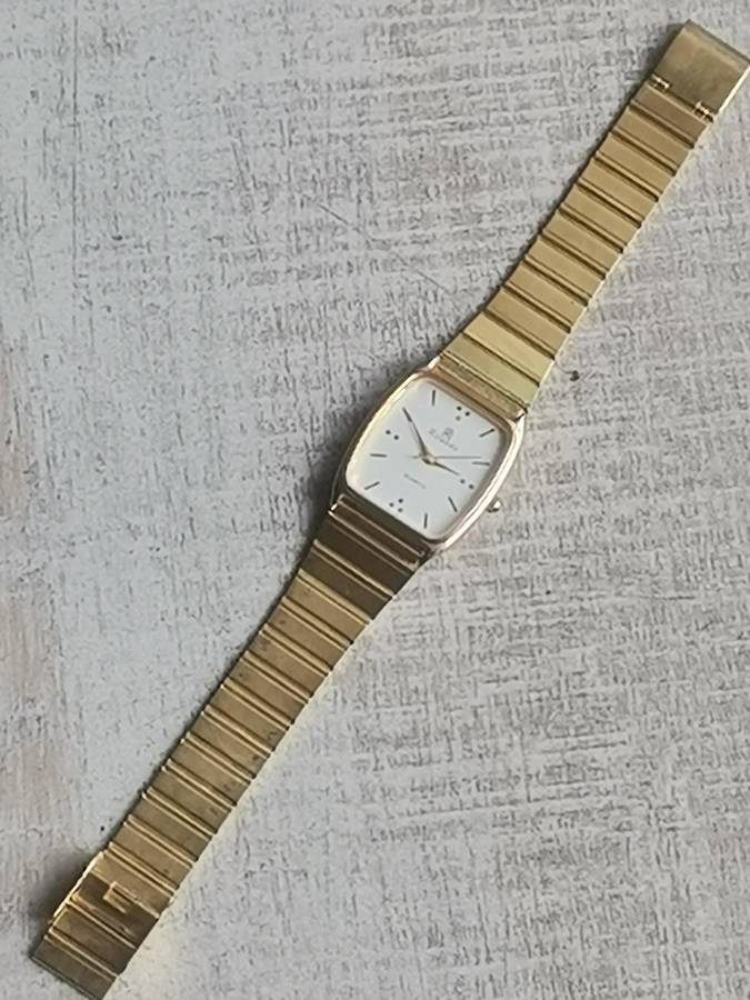 MENS GOLD RICARDO WATCH IN EXCELLENT WORKING CONDITION