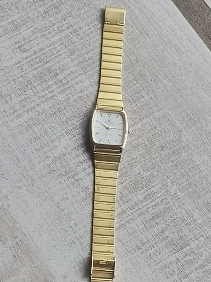 MENS GOLD RICARDO WATCH IN EXCELLENT WORKING CONDITION