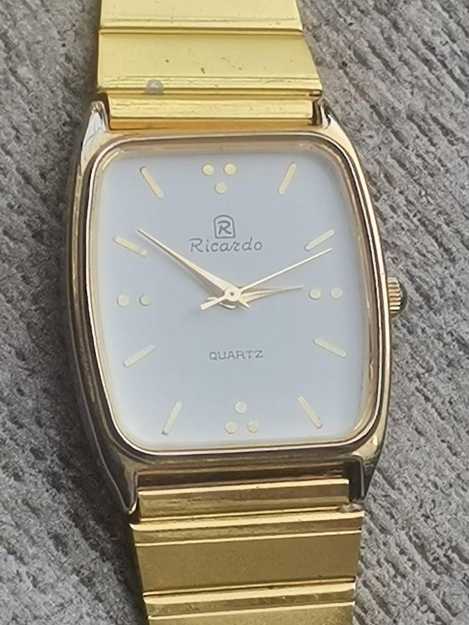 MENS GOLD RICARDO WATCH IN EXCELLENT WORKING CONDITION