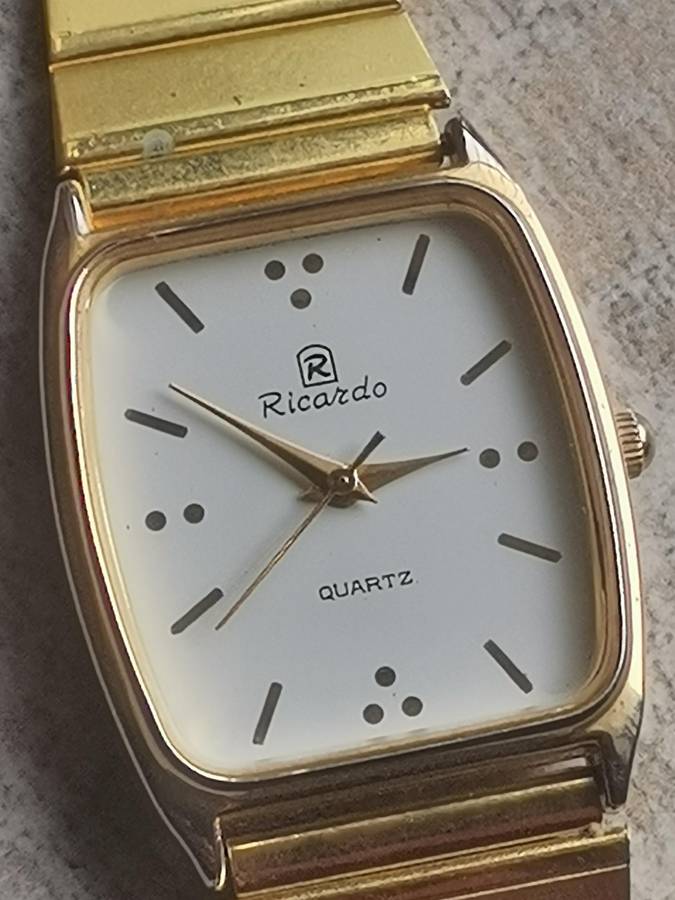 MENS GOLD RICARDO WATCH IN EXCELLENT WORKING CONDITION