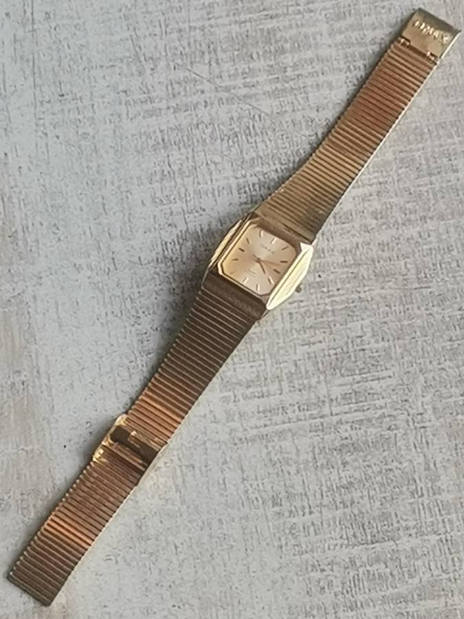LADIES GOLD OMAX WATCH IN EXCELLENT WORKING CONDITION