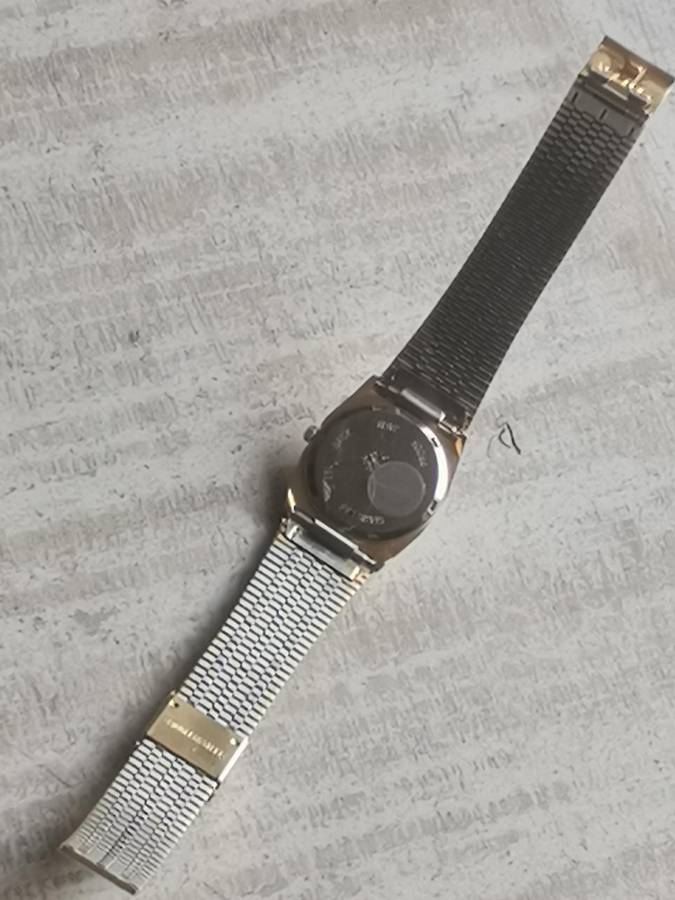 LADIES GOLD OMAX WATCH IN EXCELLENT WORKING CONDITION