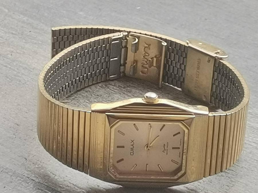 LADIES GOLD OMAX WATCH IN EXCELLENT WORKING CONDITION