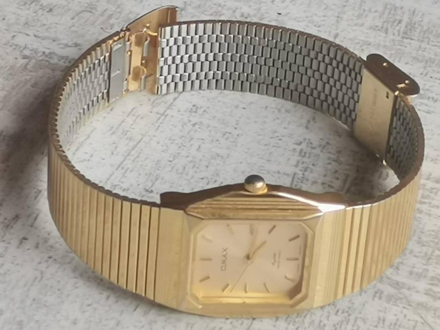 LADIES GOLD OMAX WATCH IN EXCELLENT WORKING CONDITION
