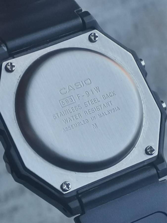 MENS CASIO F-91W DIGITAL ALARM CHRONOGRAPH WATCH IN EXCELLENT WORKING CONDITION - AS NEW