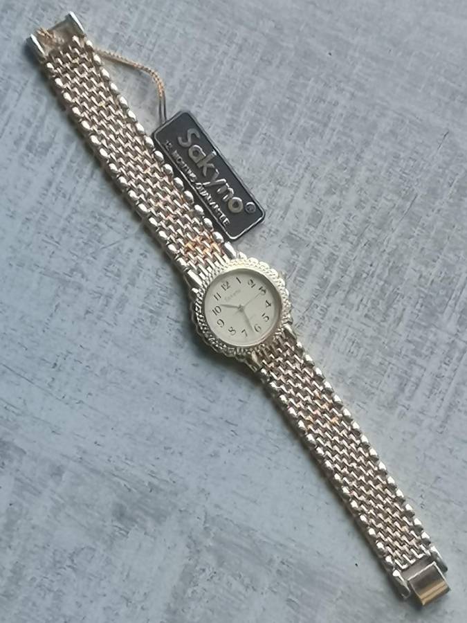 VINTAGE MENS SAKYNO ALL GOLD WATCH IN EXCELLENT WORKING CONDITION - NEW OLD STOCK